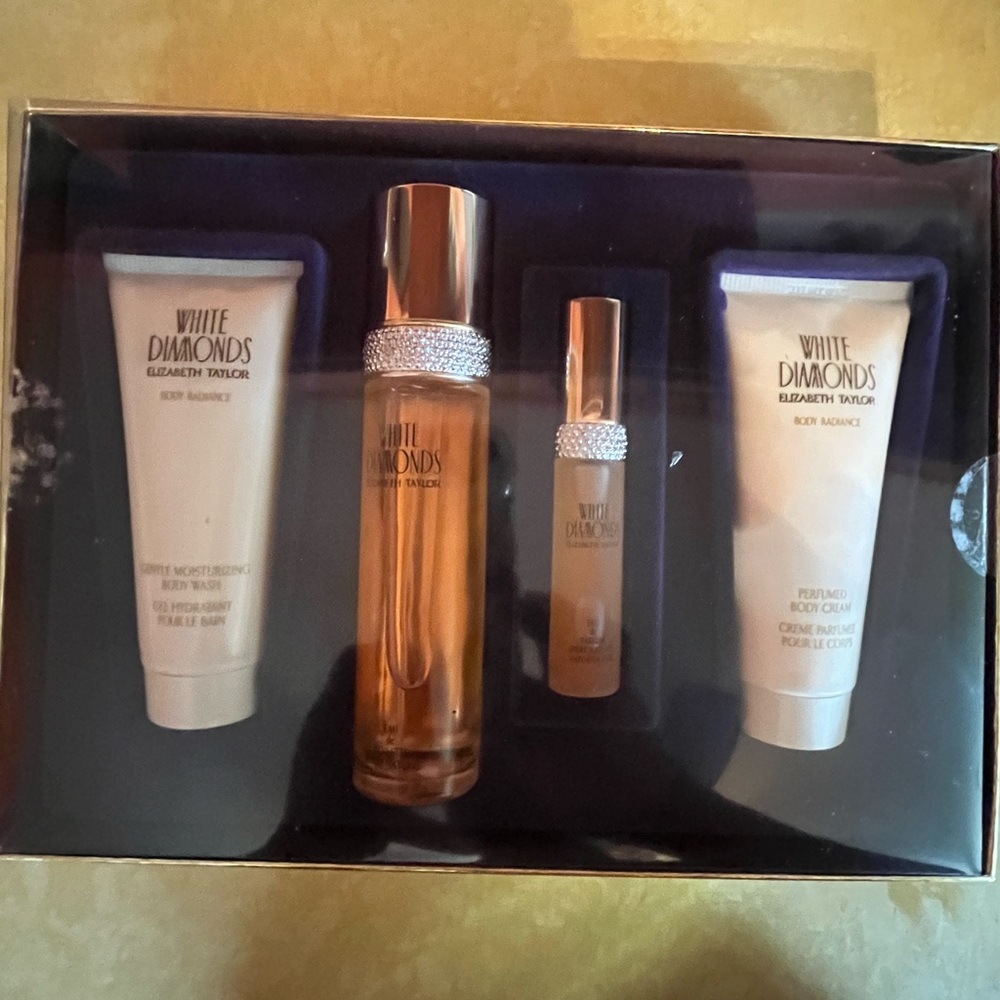 Elizabeth Taylor White Diamonds Perfume NWOT - Picture 2 of 3